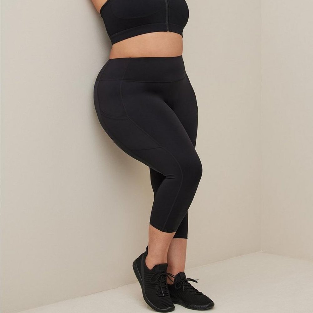 NWT Torrid Crop Active Leggings with Side Pockets 3X 22-24